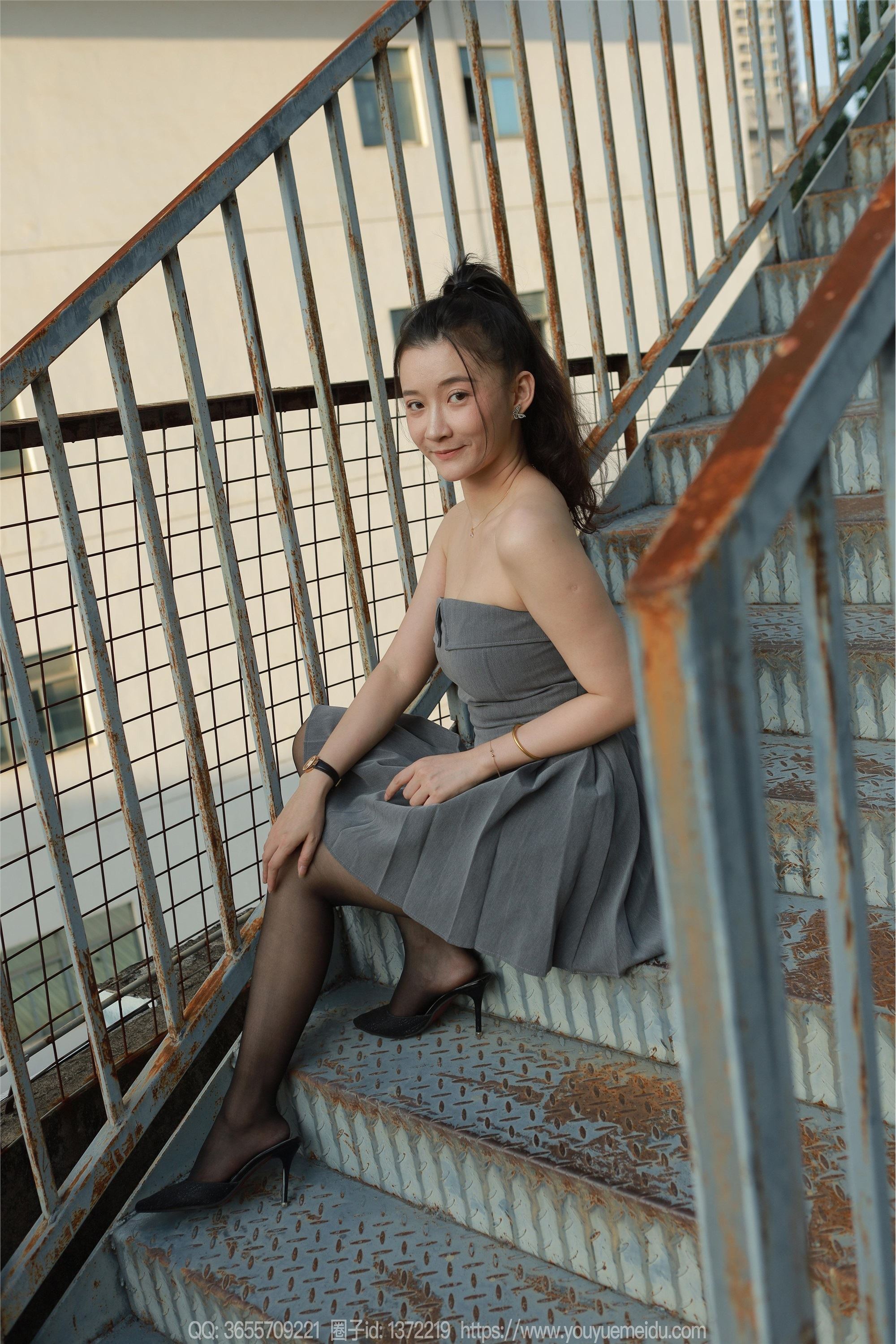 IESS异思趣向  2023.11.01 丝享家 1574 秋秋《灰色小礼裙》